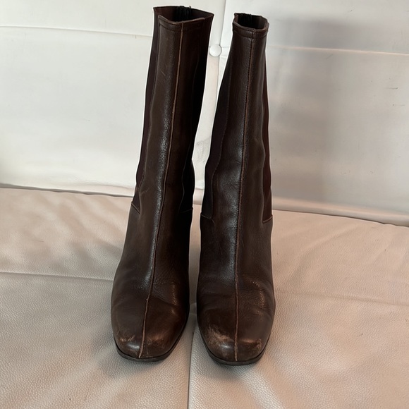 MIU MIU DISTRESSED BROWN LEATHER & PULL ON ELASTIC HEELED CHELSEA BOOTS - Picture 4 of 12